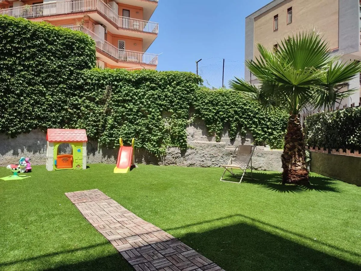 Lägenhet Appartamento Incantevole Con Parcheggio E Giardino Catania